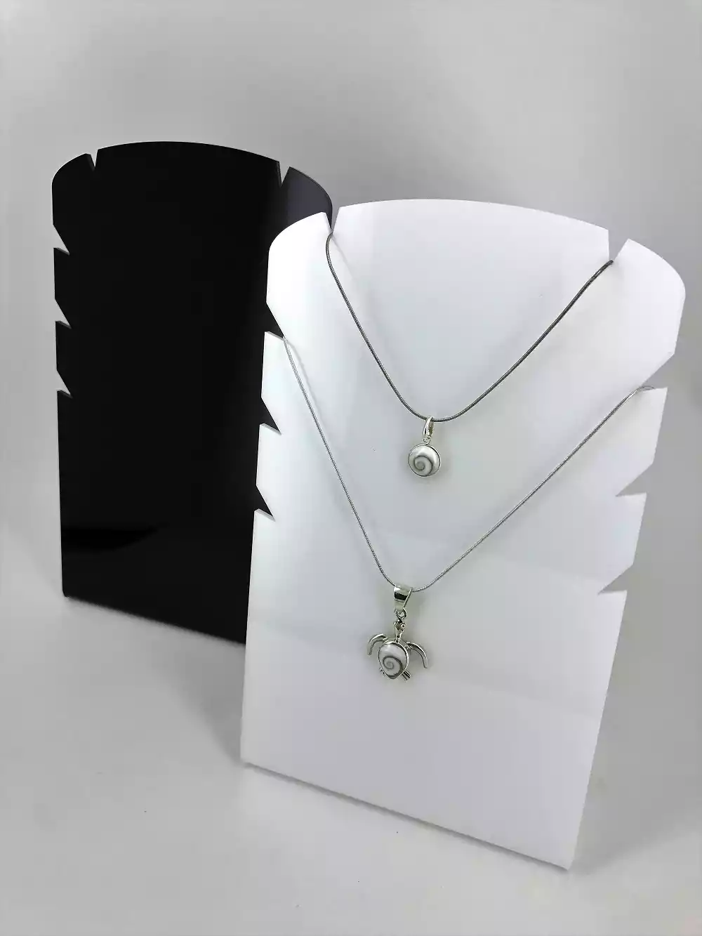 Présentoir bijoux pour colliers ou chaînettes. 20 cm 